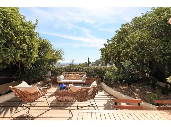 Appartement 3 pièces de 80 m² - Le Cannet (06110)