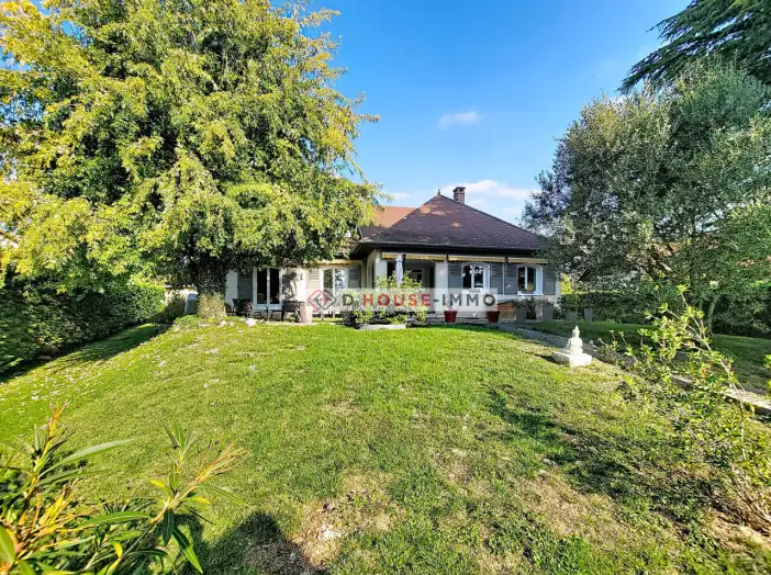 Maison 6 pièces de 259 m² - Saint-Jean-de-Moirans (38430)