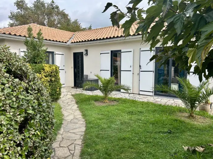 Maison 5 pièces de 109 m² - Artigues-près-Bordeaux (33370)