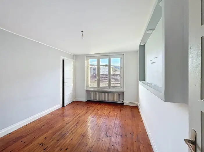 Appartement 2 pièces de 45 m² - Le Chambon-Feugerolles (42500)