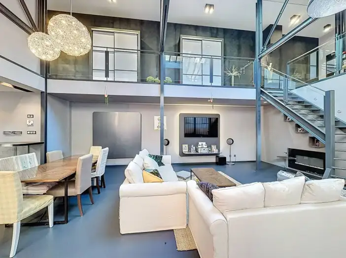 Loft / Atelier 5 pièces de 161 m² - Saint-Étienne (42100)