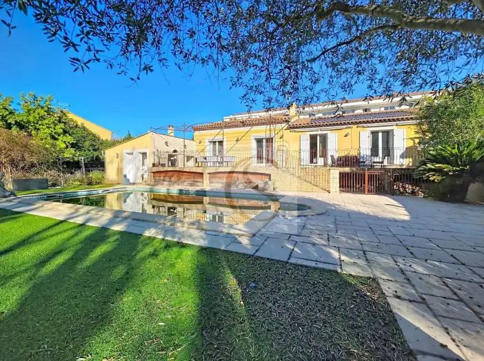 Maison 6 pièces de 139 m² - Vidauban (83550)