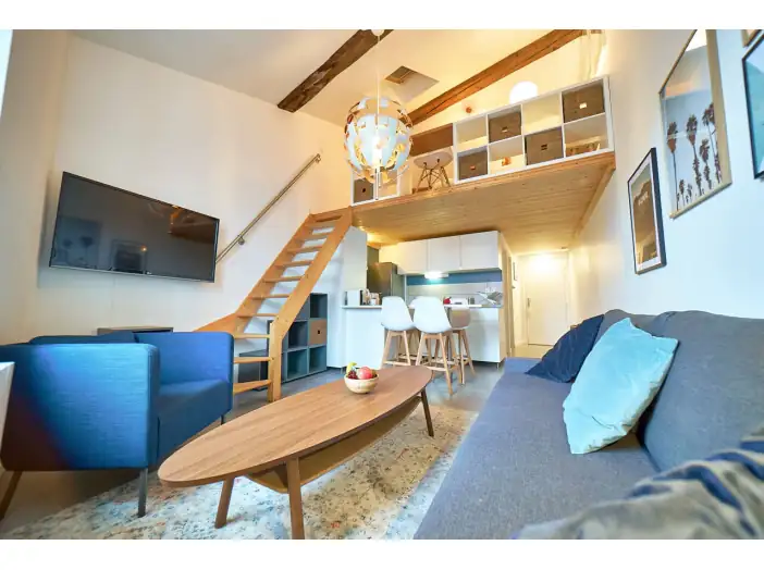 Immeuble 8 pièces de 170 m² - Oullins (69600)