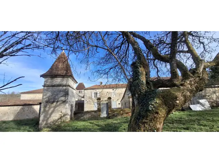 Maison 7 pièces de 220 m² - Mareuil (24340)