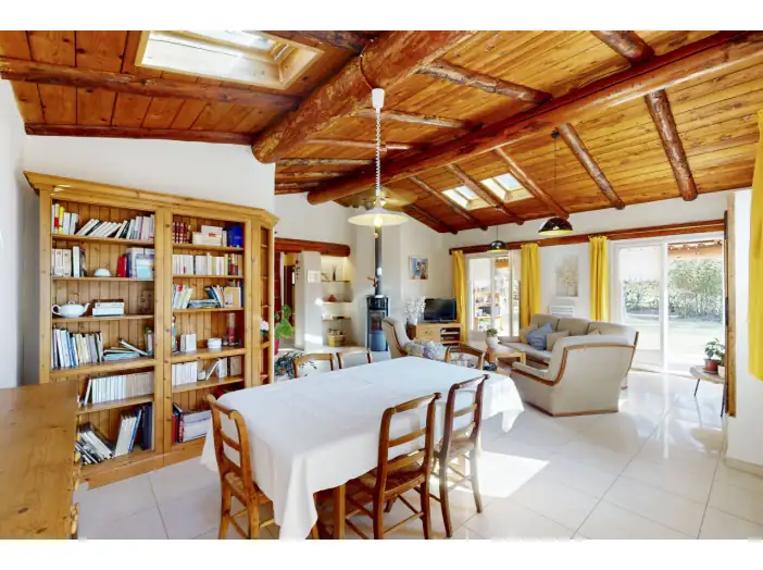 Maison 4 pièces de 122 m² - Levens (06670)