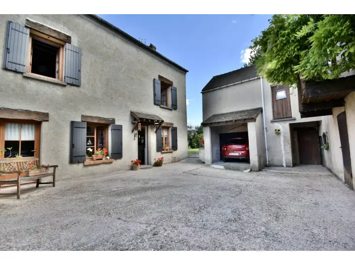 Maison 6 pièces de 205 m² - Issou (78440)