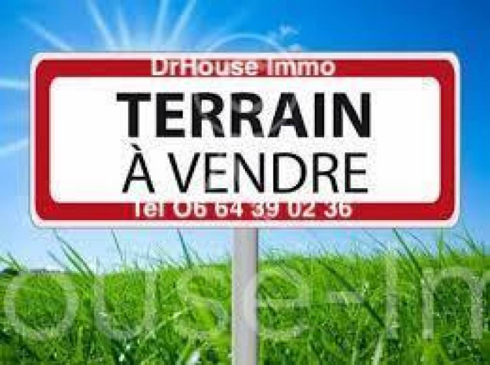 Terrain de 1271m²