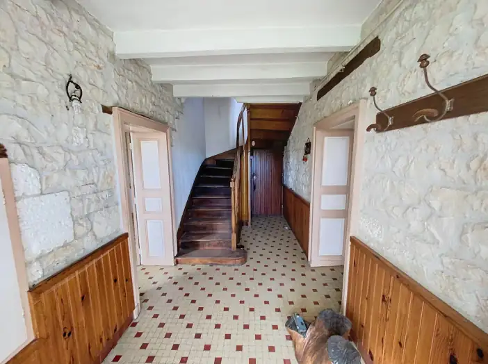 Maison 5 pièces de 148 m² - Vouharte (16330)