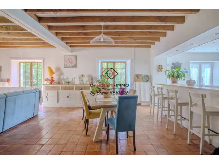 Maison 8 pièces de 260 m² - Thiviers (24800)