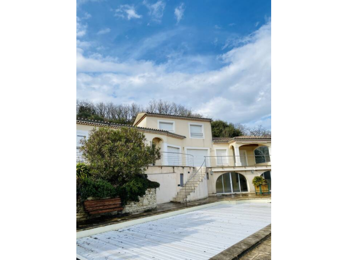 Maison de 185m² - 4 pièces