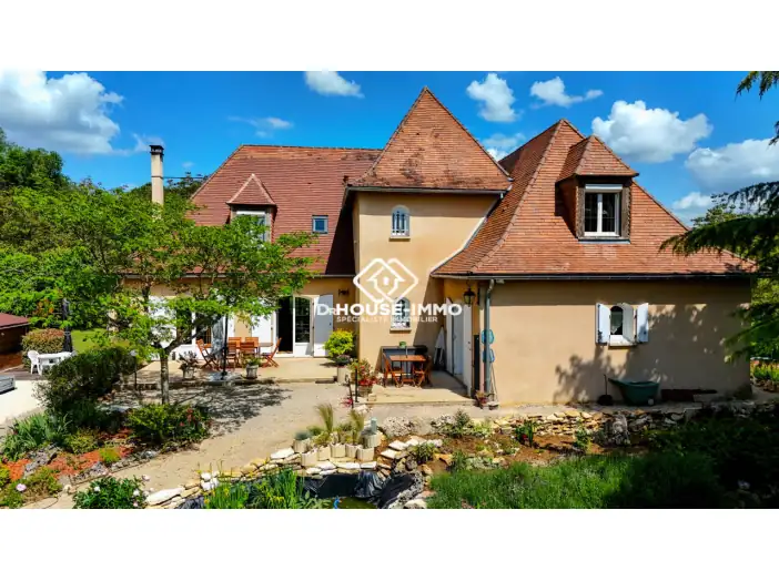 Maison 7 pièces de 365 m² - Négrondes (24460)