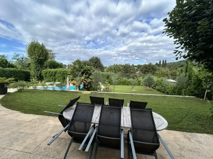 Maison 11 pièces de 380 m² - Saint-Cyr-au-Mont-d'Or (69450)