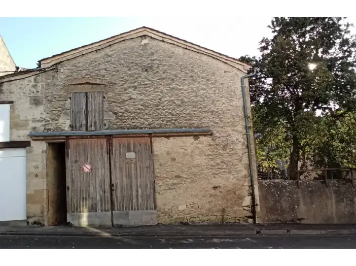 Immeuble 2 pièces de 100 m² - Pellegrue (33790)