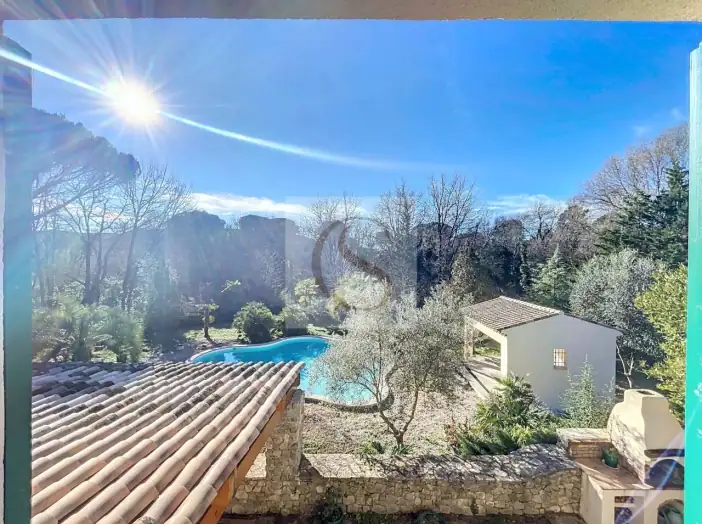 Maison 5 pièces de 189 m² - Bagnols-en-Forêt (83600)