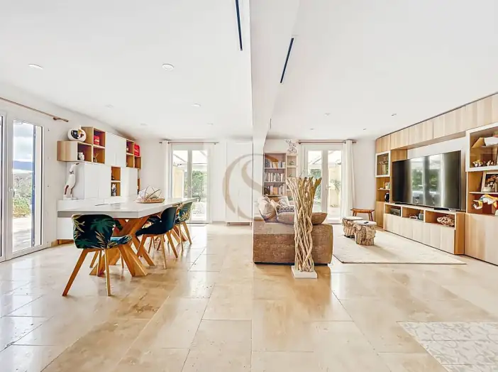 Maison 10 pièces de 247 m² - Vidauban (83550)