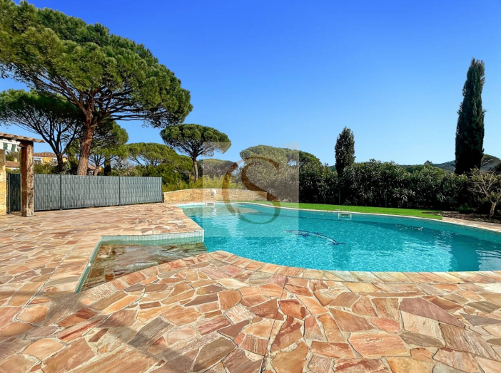 Maison de 247m² - 10 pièces