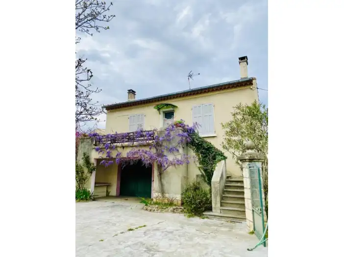 Maison 5 pièces de 130 m² - Vacqueyras (84190)