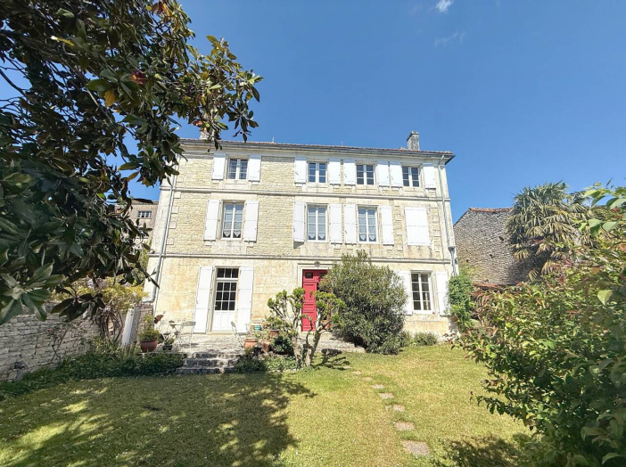 Maison de 279m² - 9 pièces