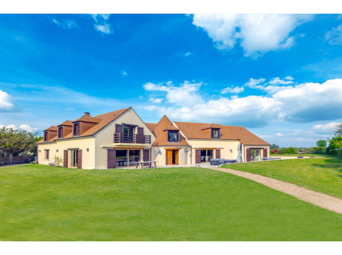 Maison de 300m² - 9 pièces