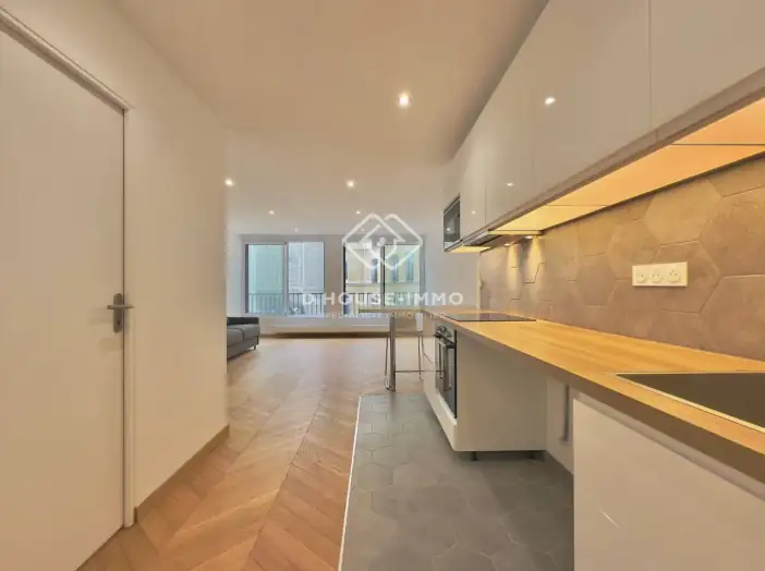 Appartement 1 pièce de 37 m² - Paris (75008)