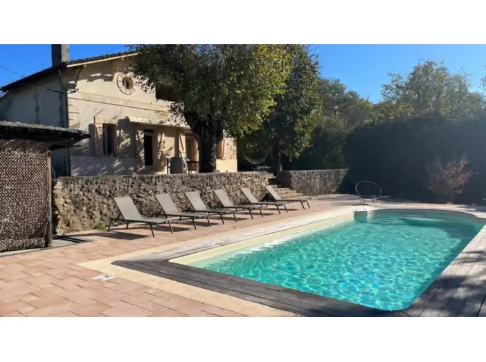 Maison 6 pièces de 170 m² - Saint-Genès-de-Lombaud (33670)