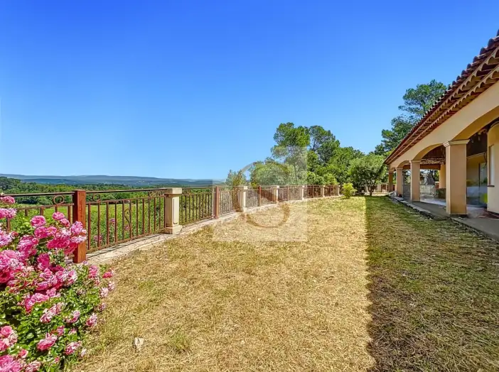 Maison 4 pièces de 289 m² - Le Thoronet (83340)