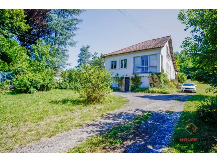 Maison 8 pièces de 180 m² - Le Bugue (24260)