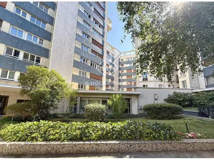 Appartement 1 pièce de 44 m² - Paris (75016)