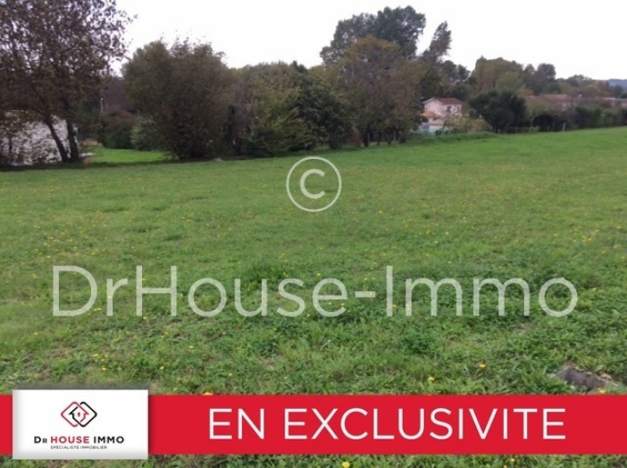 Terrain de 849m²