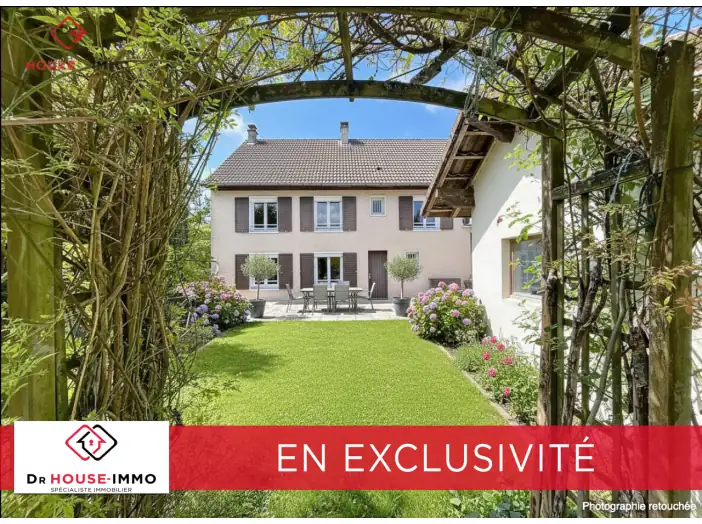 Maison 8 pièces de 120 m² - Clairvaux-les-Lacs (39130)