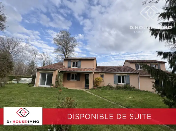 Maison 8 pièces de 230 m² - Saint-Estèphe (24360)