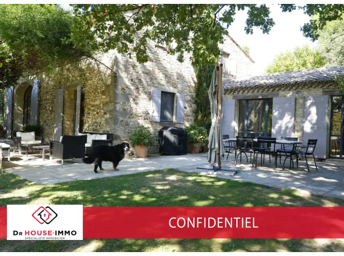 Maison 6 pièces de 320 m² - Uzès (30700)