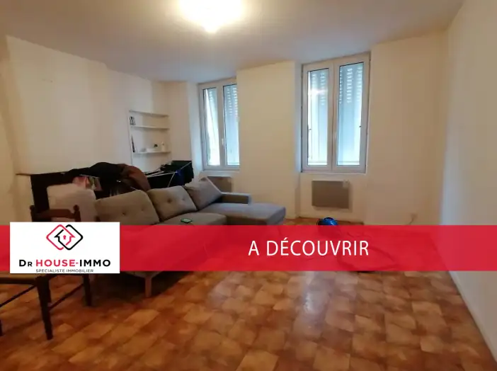 Immeuble 6 pièces de 230 m² - Saint-Céré (46400)