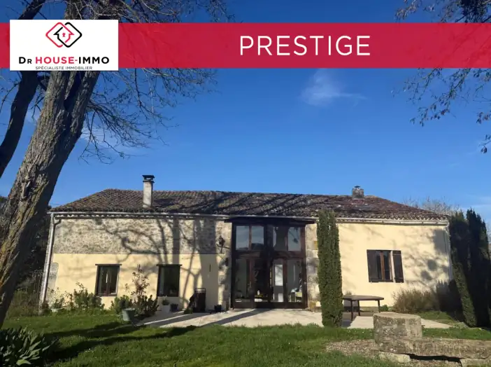 Maison 9 pièces de 330 m² - Sauveterre-de-Guyenne (33540)
