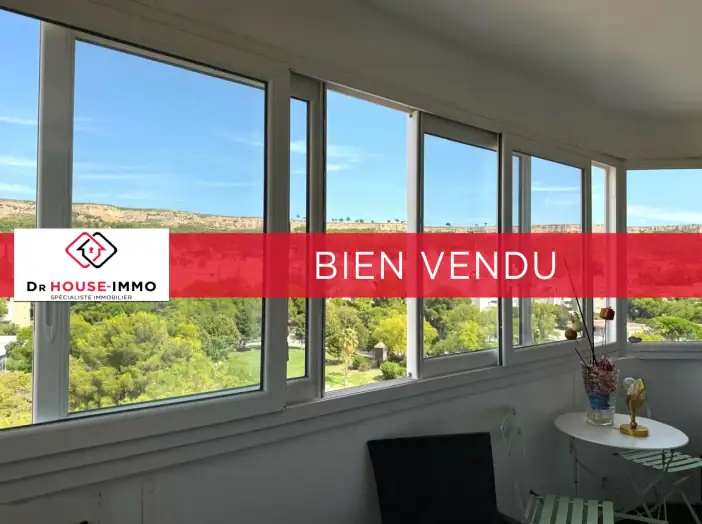 Appartement 2 pièces de 61 m² - Vitrolles (13127)