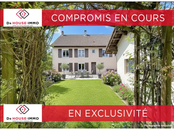 Maison 8 pièces de 120 m² - Clairvaux-les-Lacs (39130)