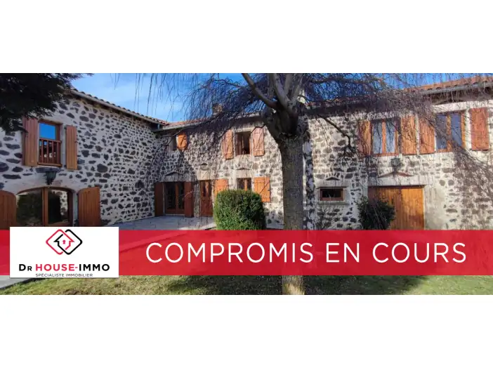 Maison 12 pièces de 294 m² - Vernassal (43270)