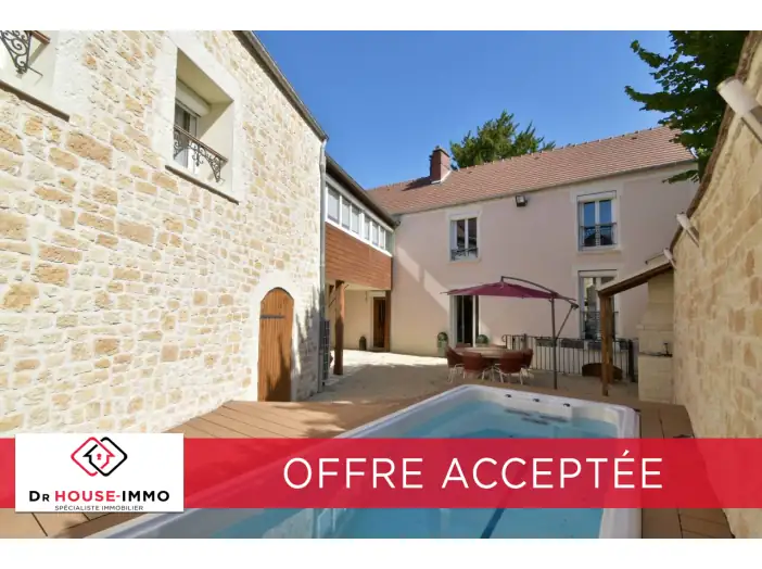 Maison 8 pièces de 250 m² - Breuil-Bois-Robert (78930)