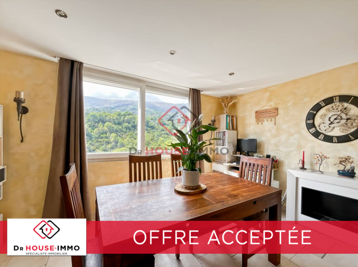 Appartement 5 pièces de 95 m² - Carros (06510)