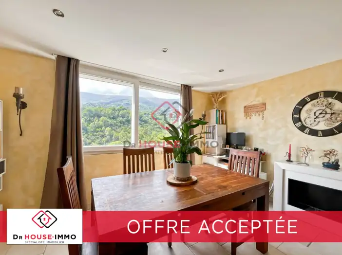 Appartement 5 pièces de 95 m² - Carros (06510)