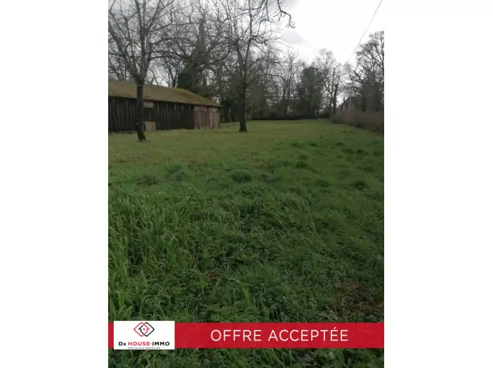 Terrain de 3 994 m² - Mayrinhac-Lentour (46500)