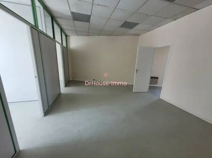 Bureau 5 pièces de 60 m² - Bruay-la-Buissière (62700)