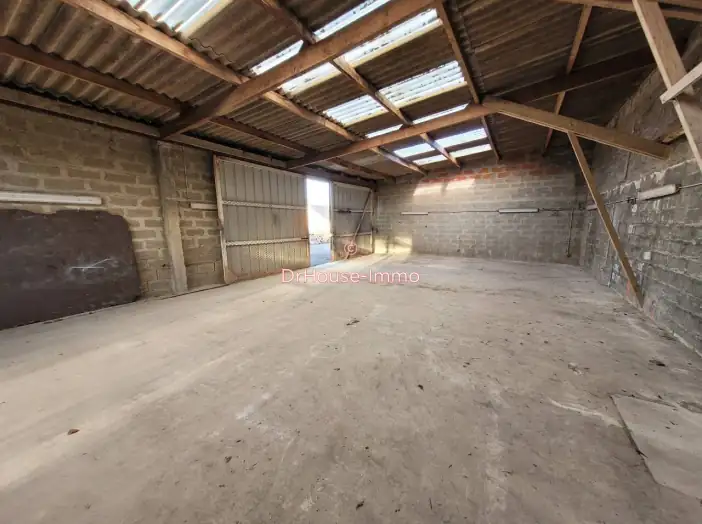 Parking / Box 1 pièce de 105 m² - Auchel (62260)