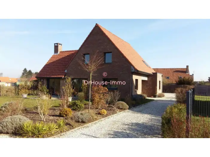 Maison 6 pièces de 133 m² - Camphin-en-Pévèle (59780)