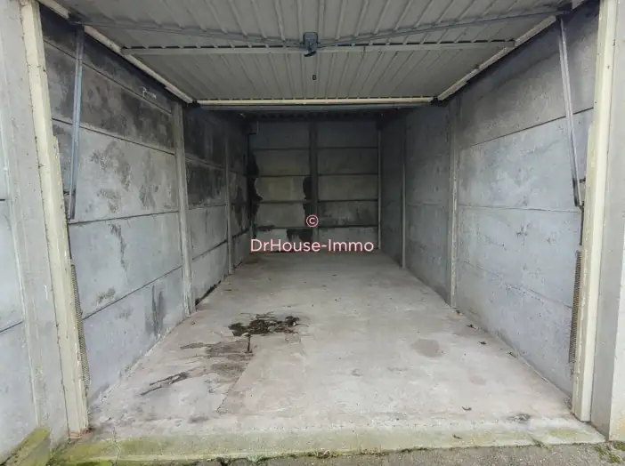 Parking / Box 1 pièce de 11 m² - Bruay-la-Buissière (62700)