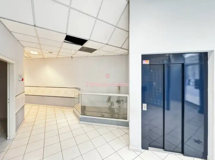 Bureau 15 pièces de 265 m² - Toulon (83000)