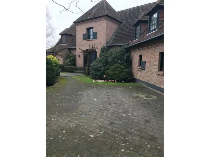 Maison 9 pièces de 291 m² - Capinghem (59160)