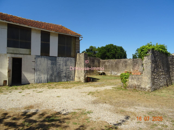 Parking / Box de 82m² - 3 pièces