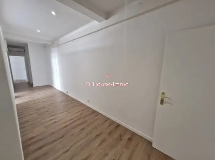 Bureau 4 pièces de 80 m² - Toulon (83000)