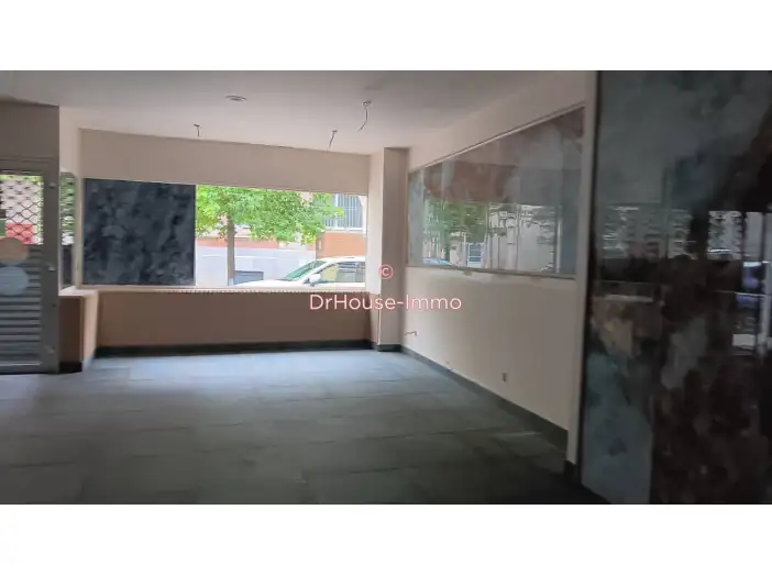 Commerce 3 pièces de 119 m² - Valenciennes (59300)